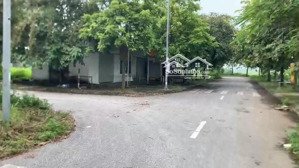 đất phân lô đấu giá, vị trí đẹp, lô góc, sổ đỏ. diện tích 8m x 20 m