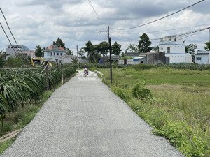 bán 500m2 đất vườn (cln) đường đan ô tô tới đất nền có sẵn phía trước có kênh