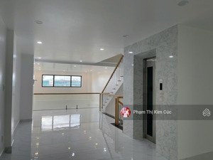 shophouse 4 tầng đường song hành giá 42 triệu (có thang máy). hoàn thiện đẹp vừa ở kinh doanh tốt