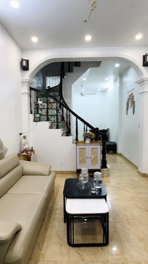 hoàng cầu - 48m2 - ô tô đỗ cổng - 3 bước ra hồ - kinh doanh