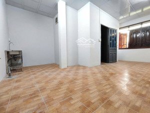 cho thuê phòng trọ 30m2 hẻm 351 quốc lộ 13 sát vạn phúc city giá 3,5 triệu/tháng