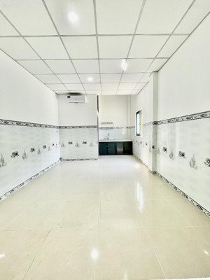phòng máy lạnh ngay global city dưới chân cầu nam lý cách cao đẳng kinh tế đối ngoại 1km free xe