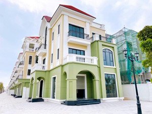 hàng hiếm san hô: liền kề xẻ khe, mặt tiền 8m, có thang giá chỉ 12.58 tỷ, sổ đỏ lâu dài