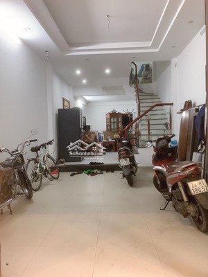 bán nhà kim giang.ngõ oto - mặt tiền rộng - kinh doanh đỉnh, dt 55m2. cách kđt the manor 3p đi bộ