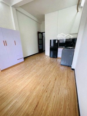 phòng đủ nội thất 25m2 chỉ 4tr5 số 243/9 tô hiến thành ngay sư vạn hạnh. lh: 