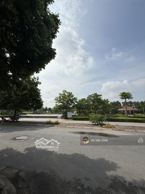 bán đất ngõ ô tô, cạnh công viên cự khối 40m2, mặt tiền 4.5m, giá 6 tỷ.