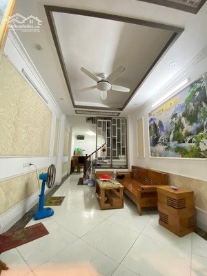 cho thuê nhà lĩnh nam, ngay chợ đêm, hoàng mai, 4 ngủ, 12tr