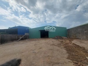cho thuê kho xưởng tổng diện tích đất 1100m2.nhà xưởng 600.đường xe công.thuận an ,bình dương