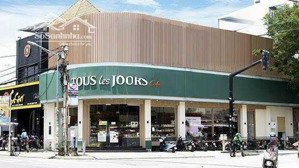 cho thuê nhà mặt phố phố huế, mặt tiền lô góc 20m, diện tích sd 300m2, giá siêu hời!