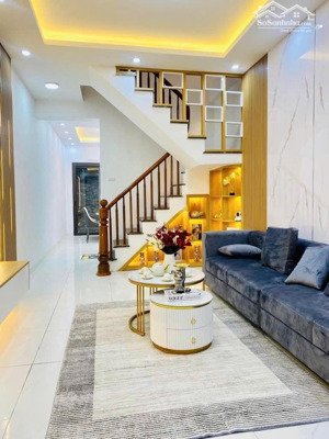 cho thuê nhà riêng 4 tầng, 5 phòng ngủ ở phố minh khai, full nội thất, ô tô đỗ cửa!