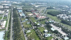 bán gấp lô 250m2 giá 3tỷ7 ngay ubnd huyện long thành đối diện kcn long thành đường lớn 20m. sổ sẵn