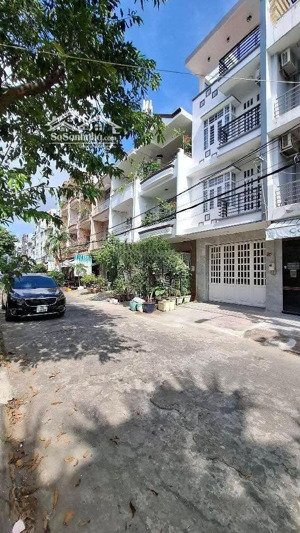 11 tỷ 500 thương lượng. bán nhà 4 tầng mặt tiền đường 19e. diện tích : ngan 4,5 mét - dài 15 mét.