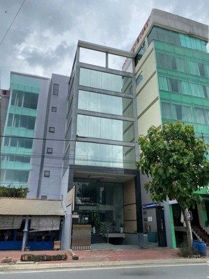 cho thuê toà nhà võ văn tần, quận 3 - trệt 5 lầu thang máy - pccc đầy đủ.