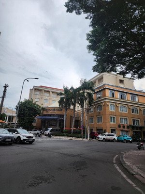 hxh hoàng việt - khu đệ nhất khách sạn. nhà 5 tầng, 63m2, giá 11.8 tỷ tl