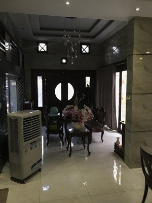 bán nhà mt nguyễn hồng đào, dt 4 x 10m, trệt 3 lầu st, giá hạ từ 13.5 về 11.5 tỷ. sầm uất