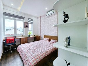 cần tiền bán nhanh nhà nguyễn hữu thọ. ngang 6m. đang cho thuê 15 triệu. bán nhanh: 5 tỷ 2.