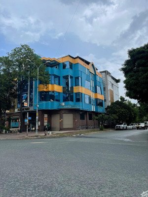 chính chủ - cho thuê nhà góc 2 mặt tiền 44 vũ tông phan, q2 - dt 5x20m, hầm 4tầng, vỉa hè rộng