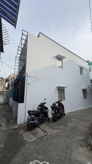 *** sở hữu ngay căn nhà 36m2 - không lg - không quy hoạch -nhà 3 mặt thoáng mát -nhỉnh 4 tỷ