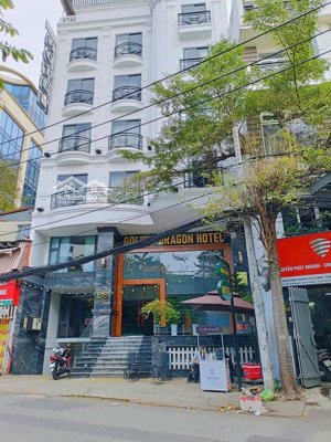 khách sạn ngay sân bay hdt 5,2 tỷ/năm hầm +6 tầng+ st 45p giá cực tốt