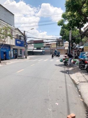 giá 9.5 tỷ. âu dương lân 34m2 3t 3.52*10 p3 q8 hcm (bên q1) nội thất vip, kinh doanh, thu 20tr/th