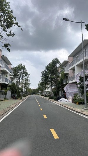hàng hiếm tại dragon village, 7 tỷ, 90m2, nhà mặt phố view đẹp