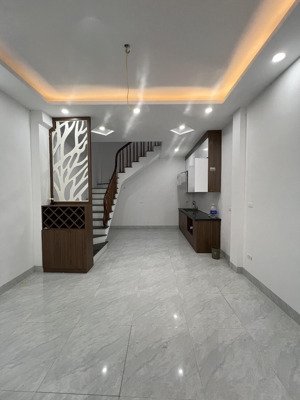 căn nhà phù hợp cho người cần ở luôn xây mới, 5 tầng, sát geleximco, vị trí ô tô đỗ cửa