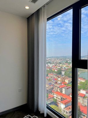 bán căn góc 2 ngủ vinhomes sky park bắc giang 68m2 sẵn bếp+đh, giá 3,77 tỷ thoáng mát tầng trung