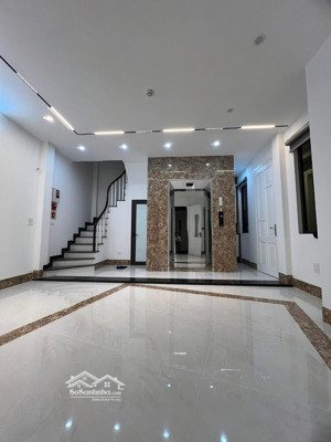 siêu phẩm cầu giấy - 6 tầng thang máy - lô góc - kinh doanh - full nội thất.