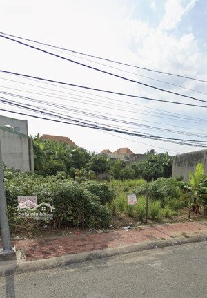 lô đất tại chợ tân bửu 100m2 xây dựng đủ , 580tr bao giấy tờ. tân bửu ,bến lức , long an.