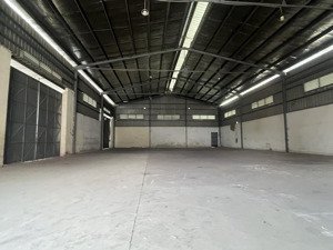 kho xưởng 1.000m2 ngay vòng xoay an phú đường xe công giá quá rẻ