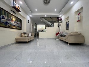 nhà trệt 2 lầu nằm sát bigc go dĩ an cho thuê 10tr