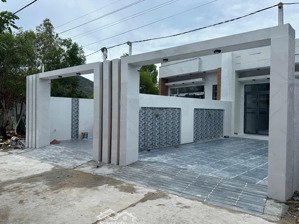 bán nhà mới xây view núi đẹp 2pn dt 126m2 ngay kdc và gần trường học, đi biển 4km. phù hợp an cư