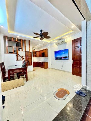 1 căn duy nhất nhỉnh 8 tỷ nguyễn ngọc vũ 10m ra ôtô ngõ thông 5t 35m2 mt 4.6m đủ đồ ở, cho thuê tốt