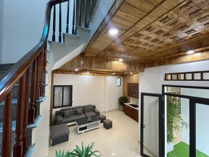 nhà rẻ đẹp ở luôn- dt 57m2 mt 5m - chỉ 200m là vinhomes riverise - giá chỉ 6tỷ