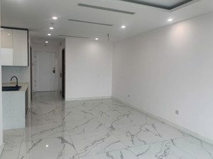 cho thuê căn hộ 2 p.ngủ 83m2 toà vip s5,s6 giá 15tr5 có sẵn rèm ,tủ quần áo e nam 