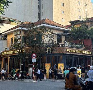 cho thuê nhà mặt phố bùi thị xuân, mặt tiền lô góc 16m, 300 m2, 3 tầng, hot!