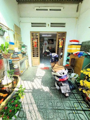 bán nhà đường 11, linh chiểu, trung tâm thành phố thủ đức, có sân trước, giếng trời thoáng mát