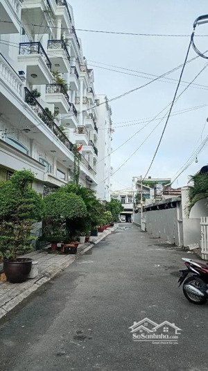 siêu phẩm 5 tầng - hẻm 8m- giá rẻ- dt 62m2 - nở hậu tài lộc- sát mặt tiền- hoàng bật đạt- tân bình.