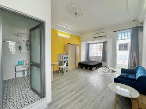 siêu rẻ!! cho thuê căn hộ studio balcony 35m2 3ng3xe ngay vòng xoay dân chủ đh kinh tế ueh q10