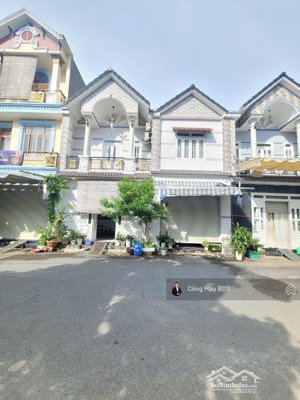 nhà 2 tầng sát làng đhqg tp.hcm. dt: 75m2. full thổ cư. gồm 3 pn- 3wc. đường nhựa 7m. giá: 4.8 tỷ