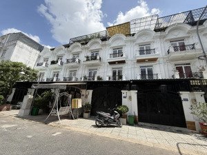 nhà 3 lầu có sân xe hơi hẻm vip cao cấp 12m - gần ngã tư ga - tô ngọc vân - giáp gò vấp. giá tốt .