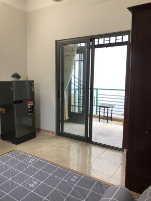 cho thuê phòng rộng đầy đủ nội thất. ban cônh rộng