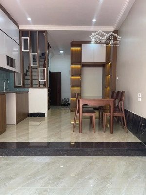 bán nhà gần ngã tư phạm văn đồng, cổ nhuế, trần cung, bắc từ liêm. thang máy. dt: 35m2. giá: 8,1 tỷ