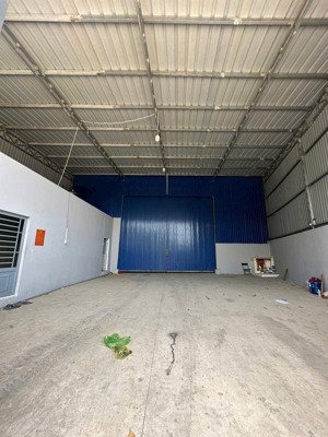 cho thuê nhà xưởng 700m2, trạm điện 250kwa, đường công, giá 25tr/tháng