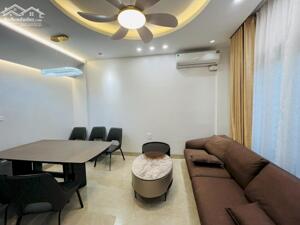 Cần bán gấp siêu phẩm Trần Duy Hưng 48m2, 5T, lô góc, thang máy,