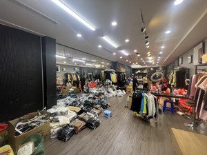 độc quyền cho thuê nhà mặt phố hàng đào: cửa hàng dt 60m2, mt 3,5m, giá 90tr/tháng. lh 0923/433/988
