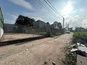 f0 ra lò, cho lô đất bìa làng dt: 100m² thửa vuông đẹp, mt = mh = 5m đường qh 14m sắp mở