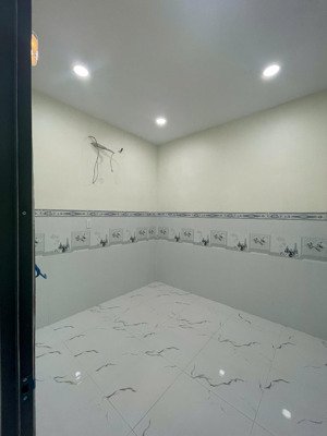 7 triệu/tháng - nhà mới 1 trệt 1 lửng 2pn2wc đường xe hơi nguyễn duy trinh, p.long trường