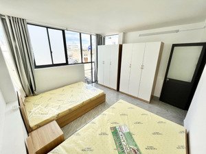 chính chủ cho thuê căn hộ 2 phòng ngủ full nt tách bếp nguyên tầng cửa sổ trời ngay học viện cán bộ