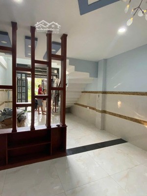 10 triệu/tháng - 1 trệt 2 lầu 3 phòng ngủ 3wc sân thượng đường xe hơi nguyễn xiển cạnh vinhome q.9